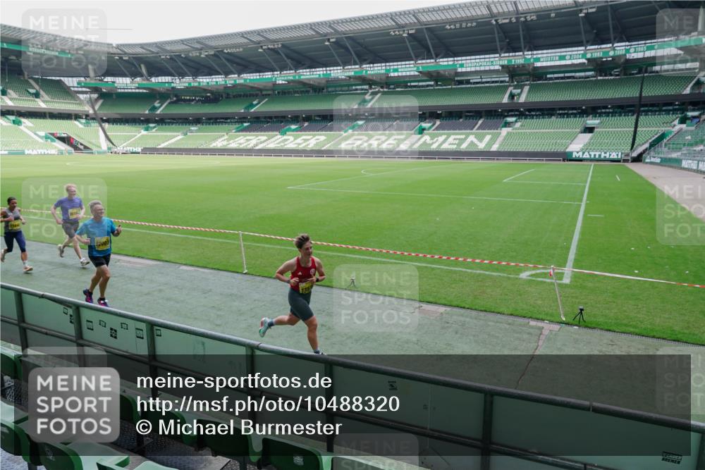 13.09.2026 - 21. swb-Marathon Bremen Michael Burmester http://msf.ph/oto/10488320 13.09.2026 10:22:03 Laufen im Stadion 10244, 10302, 10441, 10926, 10961, 11083, 11142, 11338, 11454, 11619, 11738, 11854, 11916, 11944, 11964, 12003, 12289, 12370, 12456, 12513, 12520, 12538, 13507, 13513, 13514, 13519, 13535, 13539, 13548, 13551, 13553, 13559, 13568, 13575, 13584, 13587, 13606, 13608, 13636, 13641, 10366, 10475, 11481, 11652, 12457, 12458, 13504, 13530, 13533, 13534, 13536, 13541, 13543, 13550, 13554, 13561, 13564 meine-sportfotos.de