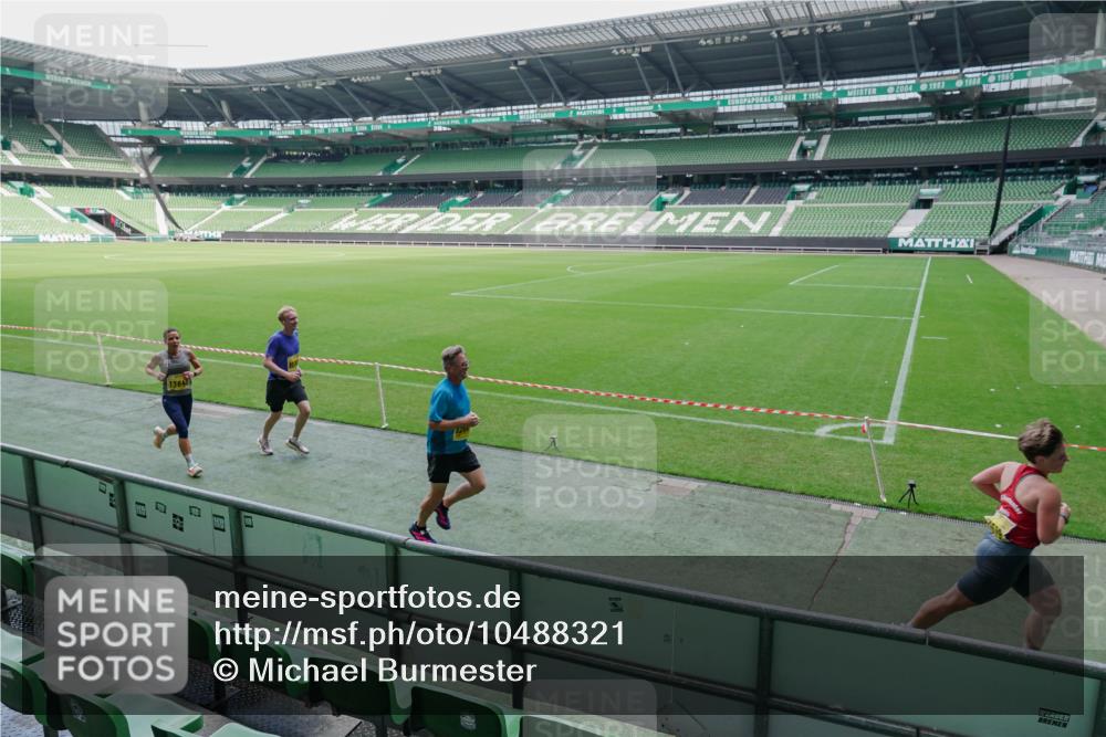 13.09.2026 - 21. swb-Marathon Bremen Michael Burmester http://msf.ph/oto/10488321 13.09.2026 10:22:04 Laufen im Stadion 10244, 10302, 10441, 10926, 10961, 11083, 11142, 11338, 11454, 11619, 11738, 11854, 11916, 11944, 11964, 12003, 12289, 12370, 12456, 12513, 12520, 12538, 13507, 13513, 13514, 13519, 13535, 13539, 13548, 13551, 13553, 13559, 13568, 13575, 13584, 13587, 13606, 13608, 13616, 13636, 13641, 10366, 10475, 11481, 11652, 12457, 12458, 13504, 13530, 13533, 13534, 13536, 13541, 13543, 13550, 13554, 13561, 13564 meine-sportfotos.de