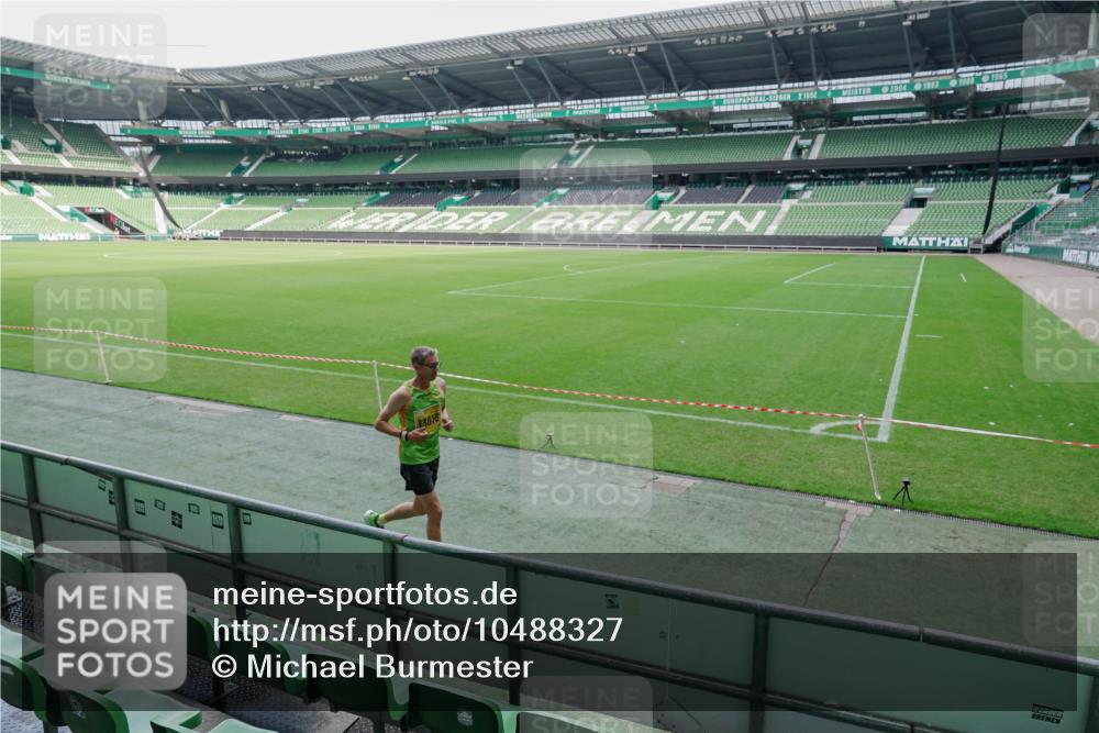 13.09.2026 - 21. swb-Marathon Bremen Michael Burmester http://msf.ph/oto/10488327 13.09.2026 10:22:22 Laufen im Stadion 10244, 10302, 10441, 10575, 10926, 11083, 11127, 11142, 11198, 11227, 11338, 11454, 11619, 11721, 11738, 11854, 11916, 11944, 12003, 12209, 12370, 12395, 12456, 12513, 12520, 12538, 13507, 13513, 13519, 13535, 13539, 13548, 13551, 13553, 13556, 13559, 13568, 13575, 13584, 13587, 13606, 13608, 13616, 13636, 13641, 10366, 10475, 11481, 11652, 12457, 13504, 13530, 13533, 13534, 13536, 13541, 13543, 13550, 13554, 13564 meine-sportfotos.de
