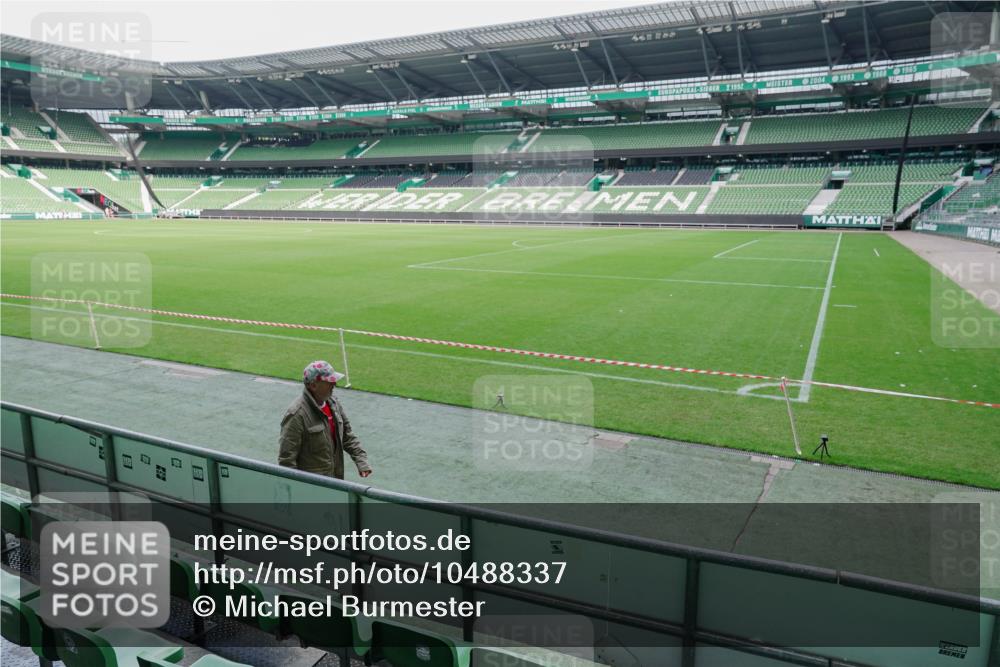 13.09.2026 - 21. swb-Marathon Bremen Michael Burmester http://msf.ph/oto/10488337 13.09.2026 10:22:56 Laufen im Stadion 10235, 10302, 10341, 10441, 10575, 10592, 10782, 10926, 11083, 11127, 11198, 11227, 11338, 11454, 11619, 11713, 11721, 11738, 11854, 11916, 11944, 12003, 12053, 12209, 12339, 12370, 12395, 12404, 12520, 12538, 13507, 13513, 13519, 13535, 13539, 13551, 13553, 13556, 13559, 13563, 13568, 13584, 13587, 13608, 13616, 13636, 13641, 10366, 10475, 11481, 11652, 13530, 13533, 13534, 13536, 13541, 13543, 13550, 13564 meine-sportfotos.de