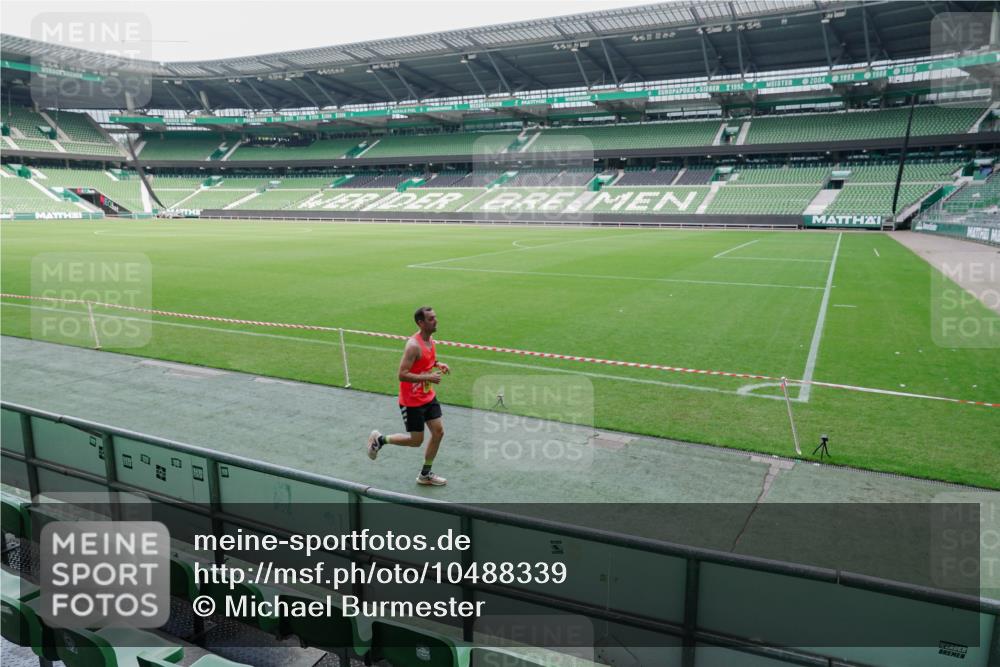 13.09.2026 - 21. swb-Marathon Bremen Michael Burmester http://msf.ph/oto/10488339 13.09.2026 10:23:03 Laufen im Stadion 10235, 10302, 10341, 10441, 10575, 10592, 10782, 10926, 11083, 11127, 11198, 11227, 11338, 11373, 11426, 11454, 11619, 11713, 11721, 11738, 11854, 11903, 11916, 11944, 12003, 12053, 12144, 12209, 12339, 12370, 12395, 12404, 12538, 13507, 13513, 13519, 13535, 13539, 13551, 13553, 13556, 13559, 13563, 13566, 13584, 13587, 13616, 13636, 13641, 10366, 10475, 11481, 11652, 13530, 13533, 13534, 13536, 13541, 13550, 13564 meine-sportfotos.de