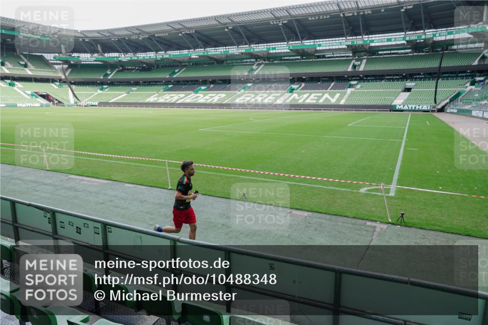 13.09.2026 - 21. swb-Marathon Bremen Michael Burmester http://msf.ph/oto/10488348 13.09.2026 10:23:30 Laufen im Stadion 10235, 10302, 10341, 10441, 10520, 10575, 10592, 10618, 10782, 10926, 11042, 11127, 11143, 11198, 11201, 11227, 11338, 11373, 11426, 11454, 11628, 11713, 11721, 11779, 11895, 11903, 11944, 12003, 12053, 12144, 12209, 12246, 12339, 12370, 12395, 12404, 12442, 12468, 12469, 12477, 12538, 13507, 13513, 13519, 13520, 13539, 13553, 13556, 13559, 13563, 13566, 13580, 13584, 13586, 13587, 13616, 13641, 10366, 10475, 11481, 11652, 13530, 13541, 13550 meine-sportfotos.de