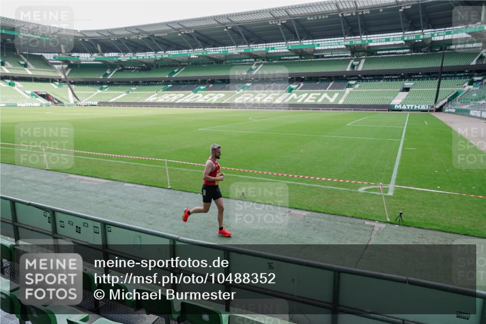 13.09.2026 - 21. swb-Marathon Bremen Michael Burmester http://msf.ph/oto/10488352 13.09.2026 10:23:44 Laufen im Stadion 10235, 10341, 10441, 10520, 10575, 10592, 10618, 10782, 10972, 11042, 11127, 11143, 11198, 11201, 11227, 11338, 11373, 11426, 11454, 11628, 11713, 11721, 11779, 11895, 11903, 12003, 12053, 12144, 12209, 12246, 12339, 12370, 12395, 12404, 12442, 12468, 12469, 12477, 12525, 12538, 13507, 13513, 13519, 13520, 13539, 13553, 13556, 13563, 13566, 13580, 13584, 13585, 13586, 13616, 13641, 10366, 10475, 11481, 13530, 13541 meine-sportfotos.de