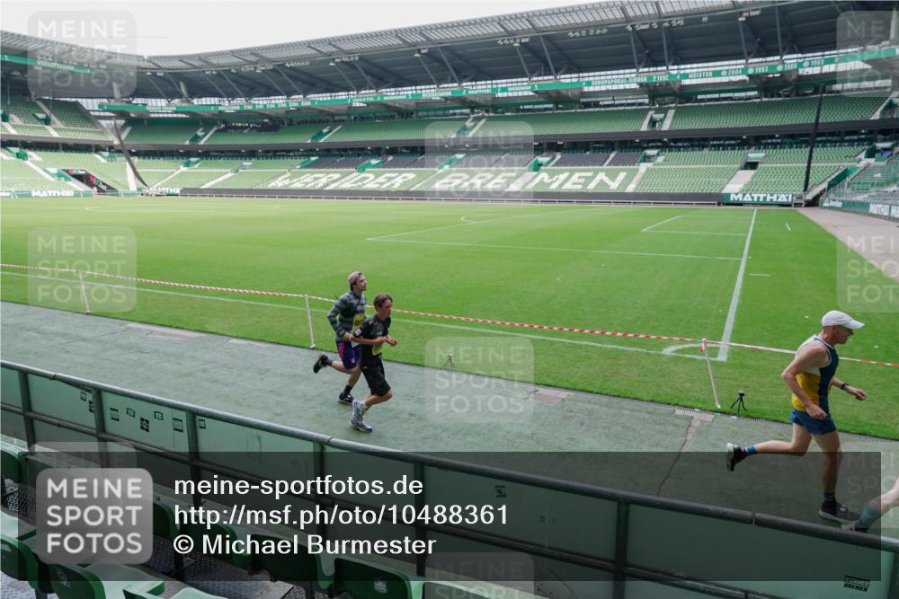 13.09.2026 - 21. swb-Marathon Bremen Michael Burmester http://msf.ph/oto/10488361 13.09.2026 10:24:15 Laufen im Stadion 10235, 10328, 10337, 10341, 10358, 10456, 10520, 10575, 10592, 10593, 10618, 10632, 10775, 10782, 10816, 10972, 11042, 11127, 11143, 11198, 11201, 11227, 11265, 11373, 11375, 11426, 11442, 11527, 11607, 11628, 11630, 11632, 11704, 11713, 11721, 11779, 11826, 11895, 11903, 11948, 12053, 12144, 12209, 12246, 12281, 12339, 12395, 12404, 12406, 12426, 12442, 12468, 12469, 12477, 12525, 13520, 13556, 13563, 13566, 13580, 13585, 13586, 13616 meine-sportfotos.de