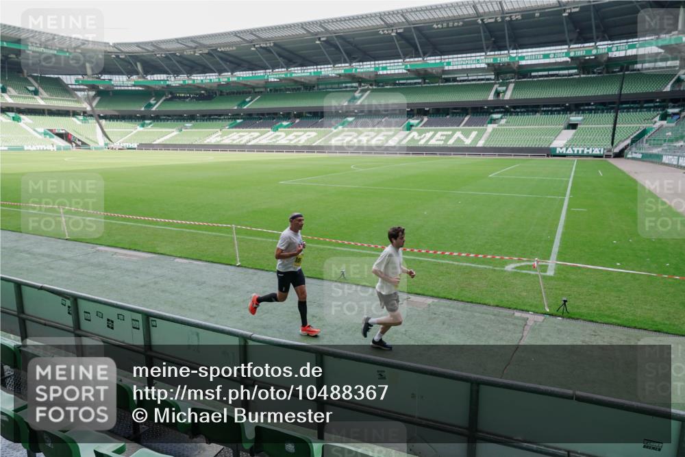 13.09.2026 - 21. swb-Marathon Bremen Michael Burmester http://msf.ph/oto/10488367 13.09.2026 10:24:29 Laufen im Stadion 10235, 10328, 10336, 10337, 10341, 10358, 10456, 10520, 10592, 10593, 10618, 10632, 10775, 10782, 10816, 10861, 10972, 11042, 11143, 11198, 11201, 11265, 11373, 11375, 11426, 11442, 11468, 11527, 11607, 11615, 11628, 11630, 11632, 11704, 11713, 11721, 11758, 11779, 11826, 11895, 11903, 11948, 12053, 12144, 12246, 12281, 12339, 12404, 12406, 12426, 12442, 12468, 12469, 12477, 12525, 13509, 13520, 13556, 13563, 13566, 13580, 13585, 13586 meine-sportfotos.de