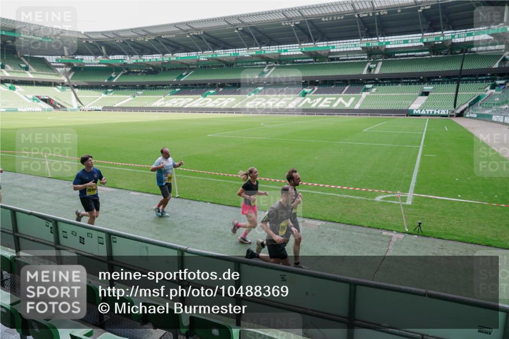 13.09.2026 - 21. swb-Marathon Bremen Michael Burmester http://msf.ph/oto/10488369 13.09.2026 10:24:37 Laufen im Stadion 10143, 10235, 10328, 10336, 10337, 10341, 10358, 10456, 10520, 10592, 10593, 10618, 10632, 10775, 10782, 10816, 10861, 10972, 10988, 11042, 11143, 11201, 11265, 11373, 11375, 11426, 11442, 11468, 11527, 11607, 11615, 11628, 11630, 11632, 11704, 11713, 11758, 11779, 11826, 11895, 11903, 11948, 12053, 12144, 12246, 12281, 12339, 12404, 12406, 12426, 12442, 12468, 12469, 12477, 12525, 13509, 13520, 13563, 13566, 13580, 13585, 13586 meine-sportfotos.de