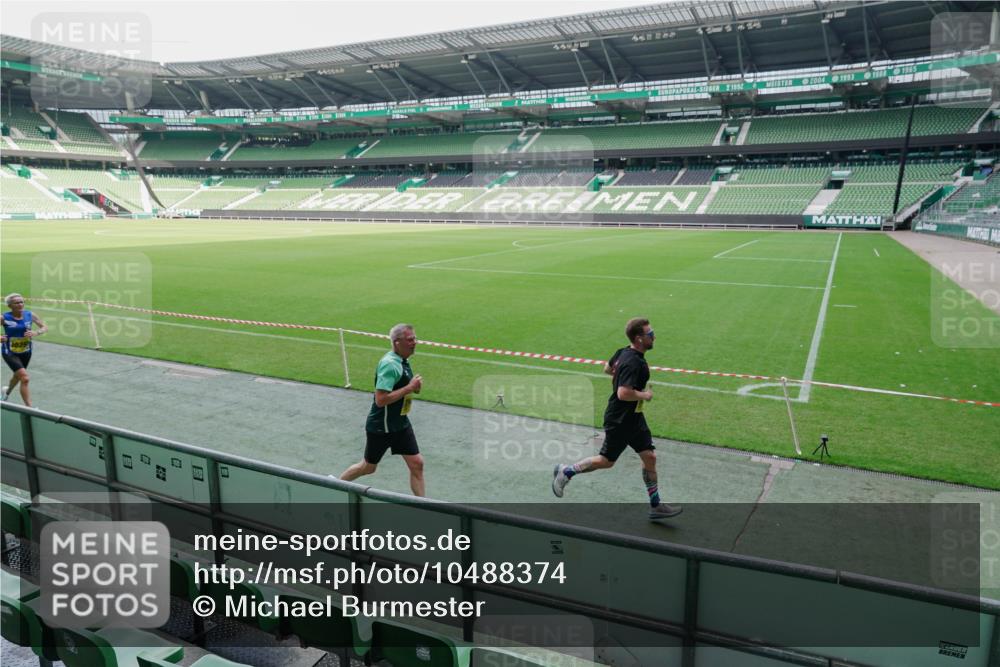 13.09.2026 - 21. swb-Marathon Bremen Michael Burmester http://msf.ph/oto/10488374 13.09.2026 10:24:42 Laufen im Stadion 10143, 10235, 10312, 10328, 10336, 10337, 10341, 10358, 10456, 10520, 10592, 10593, 10618, 10632, 10775, 10782, 10816, 10861, 10972, 10988, 11042, 11108, 11143, 11201, 11265, 11373, 11375, 11426, 11442, 11468, 11527, 11607, 11615, 11628, 11630, 11632, 11704, 11713, 11758, 11779, 11826, 11895, 11903, 11948, 12144, 12246, 12281, 12404, 12406, 12426, 12442, 12468, 12469, 12477, 12525, 13509, 13520, 13563, 13566, 13580, 13585, 13586 meine-sportfotos.de