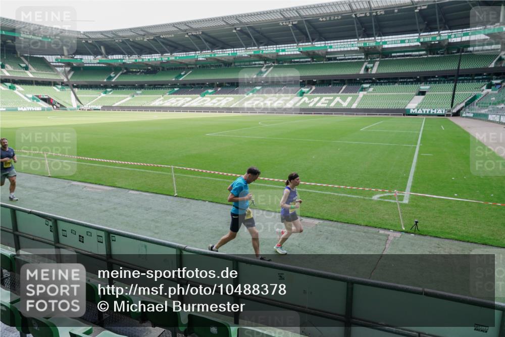 13.09.2026 - 21. swb-Marathon Bremen Michael Burmester http://msf.ph/oto/10488378 13.09.2026 10:24:53 Laufen im Stadion 10143, 10235, 10312, 10328, 10336, 10337, 10341, 10346, 10358, 10456, 10520, 10592, 10593, 10618, 10632, 10775, 10782, 10816, 10861, 10972, 10988, 11020, 11042, 11108, 11143, 11201, 11265, 11312, 11373, 11375, 11426, 11442, 11447, 11468, 11527, 11607, 11615, 11628, 11630, 11632, 11704, 11758, 11779, 11826, 11895, 11903, 11948, 12144, 12246, 12281, 12404, 12406, 12426, 12442, 12468, 12469, 12477, 12525, 13509, 13520, 13566, 13580, 13585, 13586 meine-sportfotos.de