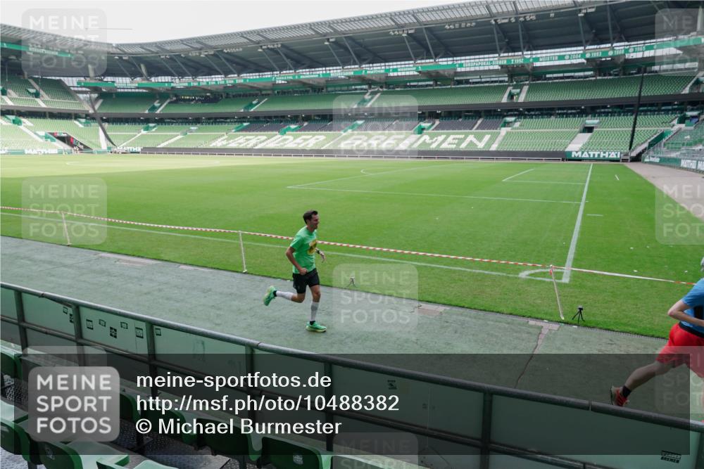 13.09.2026 - 21. swb-Marathon Bremen Michael Burmester http://msf.ph/oto/10488382 13.09.2026 10:24:59 Laufen im Stadion 10143, 10235, 10312, 10328, 10336, 10337, 10341, 10346, 10358, 10456, 10520, 10592, 10593, 10618, 10632, 10742, 10775, 10816, 10861, 10972, 10988, 11020, 11042, 11108, 11143, 11201, 11265, 11312, 11373, 11375, 11426, 11442, 11447, 11468, 11527, 11607, 11615, 11628, 11630, 11632, 11704, 11758, 11779, 11826, 11895, 11903, 11948, 12144, 12246, 12281, 12406, 12426, 12442, 12468, 12469, 12477, 12525, 13509, 13520, 13566, 13580, 13585, 13586 meine-sportfotos.de