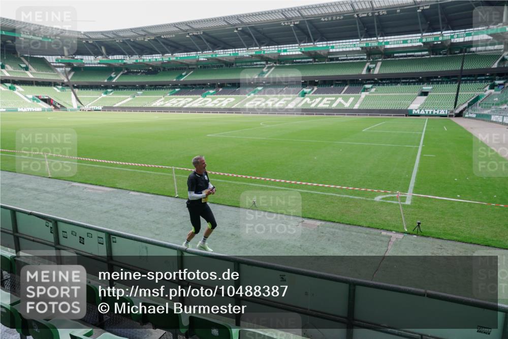 13.09.2026 - 21. swb-Marathon Bremen Michael Burmester http://msf.ph/oto/10488387 13.09.2026 10:25:24 Laufen im Stadion 10143, 10228, 10312, 10328, 10336, 10337, 10342, 10346, 10358, 10398, 10447, 10454, 10456, 10593, 10618, 10632, 10742, 10775, 10806, 10816, 10861, 10972, 10987, 10988, 11019, 11020, 11088, 11108, 11143, 11155, 11187, 11201, 11265, 11312, 11375, 11442, 11447, 11468, 11527, 11607, 11615, 11630, 11632, 11704, 11758, 11779, 11826, 11895, 11948, 12246, 12281, 12406, 12426, 12442, 12468, 12469, 12477, 12525, 13509, 13520, 13585, 13586 meine-sportfotos.de
