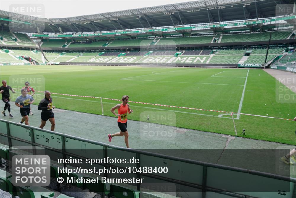 13.09.2026 - 21. swb-Marathon Bremen Michael Burmester http://msf.ph/oto/10488400 13.09.2026 10:26:07 Laufen im Stadion 10143, 10210, 10214, 10228, 10312, 10318, 10319, 10336, 10337, 10342, 10346, 10352, 10358, 10398, 10436, 10445, 10447, 10454, 10456, 10464, 10504, 10536, 10541, 10583, 10593, 10632, 10735, 10742, 10775, 10806, 10807, 10816, 10861, 10866, 10873, 10987, 10988, 10992, 11015, 11019, 11020, 11063, 11088, 11108, 11130, 11135, 11155, 11187, 11199, 11209, 11232, 11265, 11312, 11375, 11447, 11468, 11527, 11607, 11615, 11704, 11758, 11948, 12281, 12406, 12426, 13509 meine-sportfotos.de