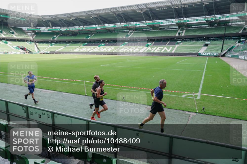 13.09.2026 - 21. swb-Marathon Bremen Michael Burmester http://msf.ph/oto/10488409 13.09.2026 10:26:28 Laufen im Stadion 10096, 10143, 10172, 10210, 10214, 10228, 10231, 10289, 10312, 10318, 10319, 10336, 10342, 10346, 10352, 10398, 10436, 10445, 10447, 10454, 10464, 10489, 10504, 10514, 10536, 10541, 10583, 10628, 10638, 10735, 10742, 10744, 10806, 10807, 10861, 10866, 10873, 10956, 10987, 10988, 10992, 11015, 11019, 11020, 11060, 11063, 11088, 11108, 11110, 11130, 11135, 11155, 11187, 11193, 11199, 11209, 11232, 11312, 11447, 11468, 11615, 11758, 13509 meine-sportfotos.de