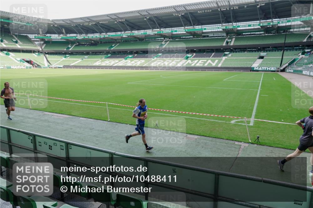 13.09.2026 - 21. swb-Marathon Bremen Michael Burmester http://msf.ph/oto/10488411 13.09.2026 10:26:29 Laufen im Stadion 10096, 10143, 10172, 10210, 10214, 10228, 10231, 10289, 10312, 10318, 10319, 10336, 10342, 10346, 10352, 10398, 10436, 10445, 10447, 10454, 10464, 10489, 10504, 10514, 10536, 10541, 10583, 10628, 10638, 10735, 10742, 10744, 10806, 10807, 10861, 10866, 10873, 10956, 10987, 10988, 10992, 11015, 11019, 11020, 11060, 11063, 11088, 11108, 11110, 11130, 11135, 11155, 11187, 11193, 11196, 11199, 11209, 11232, 11312, 11447, 11615, 11758 meine-sportfotos.de
