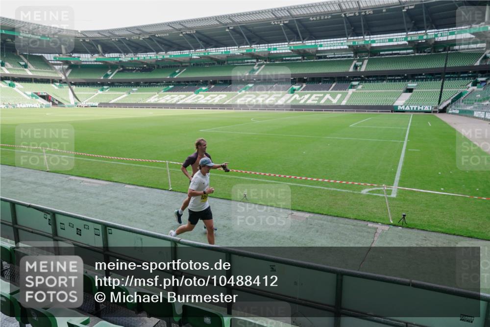 13.09.2026 - 21. swb-Marathon Bremen Michael Burmester http://msf.ph/oto/10488412 13.09.2026 10:26:31 Laufen im Stadion 10096, 10143, 10172, 10210, 10214, 10228, 10231, 10289, 10312, 10318, 10319, 10336, 10342, 10346, 10352, 10398, 10436, 10445, 10447, 10454, 10464, 10489, 10504, 10514, 10536, 10541, 10583, 10628, 10638, 10735, 10742, 10744, 10806, 10807, 10861, 10866, 10873, 10897, 10956, 10987, 10988, 10992, 11015, 11019, 11020, 11060, 11063, 11088, 11108, 11110, 11130, 11135, 11155, 11187, 11193, 11196, 11199, 11209, 11232, 11312, 11447 meine-sportfotos.de