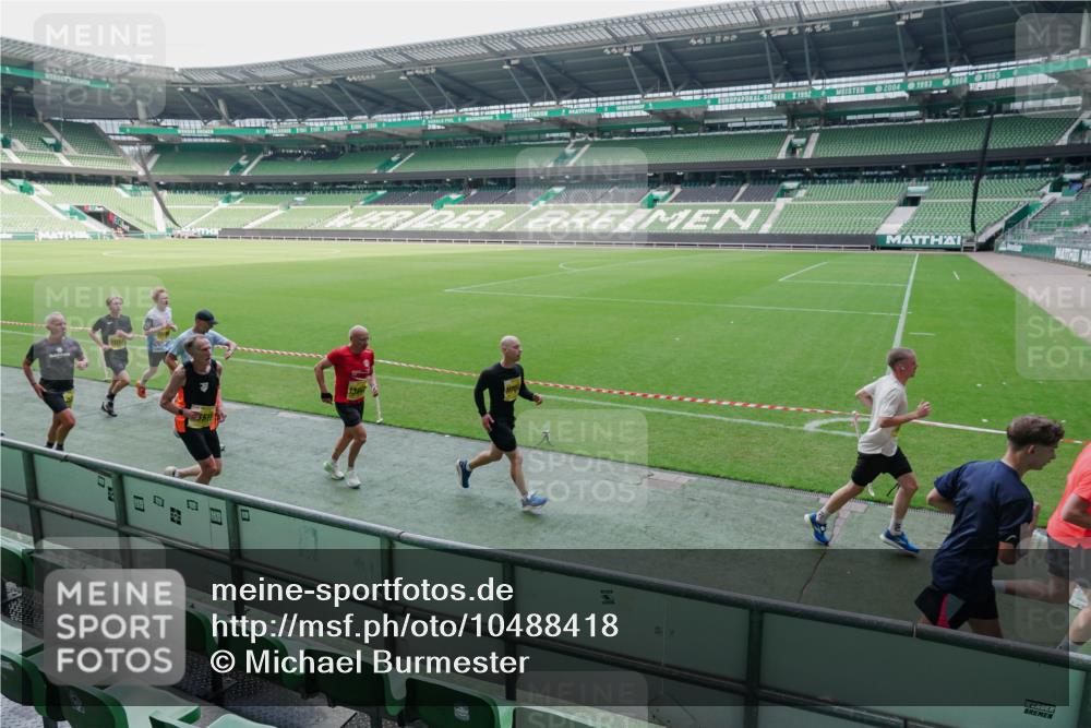 13.09.2026 - 21. swb-Marathon Bremen Michael Burmester http://msf.ph/oto/10488418 13.09.2026 10:26:40 Laufen im Stadion 10096, 10142, 10143, 10172, 10210, 10214, 10228, 10231, 10269, 10289, 10310, 10312, 10318, 10319, 10342, 10346, 10352, 10398, 10436, 10445, 10447, 10454, 10464, 10489, 10504, 10514, 10536, 10541, 10566, 10583, 10628, 10638, 10735, 10742, 10744, 10806, 10807, 10866, 10873, 10897, 10898, 10956, 10987, 10988, 10992, 11015, 11019, 11020, 11060, 11063, 11088, 11108, 11110, 11130, 11135, 11148, 11155, 11187, 11193, 11196, 11199, 11209, 11232, 11312, 11447 meine-sportfotos.de