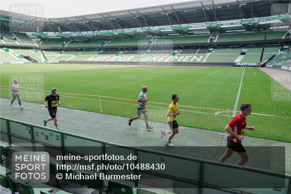 13.09.2026 - 21. swb-Marathon Bremen Michael Burmester http://msf.ph/oto/10488430 13.09.2026 10:27:00 Laufen im Stadion 10096, 10142, 10172, 10210, 10214, 10228, 10231, 10269, 10289, 10310, 10318, 10319, 10342, 10346, 10352, 10398, 10436, 10445, 10447, 10454, 10464, 10489, 10504, 10514, 10536, 10541, 10566, 10583, 10628, 10638, 10735, 10742, 10744, 10806, 10807, 10846, 10860, 10866, 10873, 10897, 10898, 10956, 10987, 10992, 11015, 11019, 11060, 11063, 11076, 11088, 11110, 11111, 11130, 11135, 11148, 11155, 11187, 11193, 11196, 11199, 11209, 11232, 11312 meine-sportfotos.de