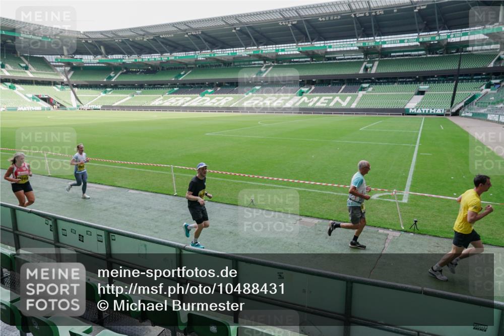 13.09.2026 - 21. swb-Marathon Bremen Michael Burmester http://msf.ph/oto/10488431 13.09.2026 10:27:01 Laufen im Stadion 10096, 10142, 10172, 10210, 10214, 10228, 10231, 10269, 10289, 10310, 10318, 10319, 10342, 10346, 10352, 10398, 10436, 10445, 10447, 10454, 10464, 10489, 10504, 10514, 10536, 10541, 10566, 10583, 10628, 10638, 10735, 10742, 10744, 10806, 10807, 10846, 10860, 10866, 10873, 10897, 10898, 10956, 10987, 10992, 11015, 11019, 11060, 11063, 11076, 11088, 11110, 11111, 11130, 11135, 11148, 11155, 11187, 11193, 11196, 11199, 11209, 11232, 11312 meine-sportfotos.de