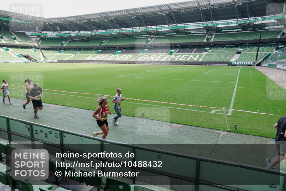 13.09.2026 - 21. swb-Marathon Bremen Michael Burmester http://msf.ph/oto/10488432 13.09.2026 10:27:02 Laufen im Stadion 10096, 10142, 10172, 10210, 10214, 10228, 10231, 10269, 10289, 10310, 10318, 10319, 10342, 10352, 10398, 10436, 10445, 10447, 10454, 10464, 10489, 10504, 10514, 10536, 10541, 10566, 10583, 10628, 10638, 10735, 10742, 10744, 10806, 10807, 10846, 10860, 10866, 10873, 10897, 10898, 10956, 10987, 10992, 11015, 11019, 11060, 11063, 11076, 11088, 11110, 11111, 11130, 11135, 11148, 11155, 11187, 11193, 11196, 11199, 11209, 11232 meine-sportfotos.de