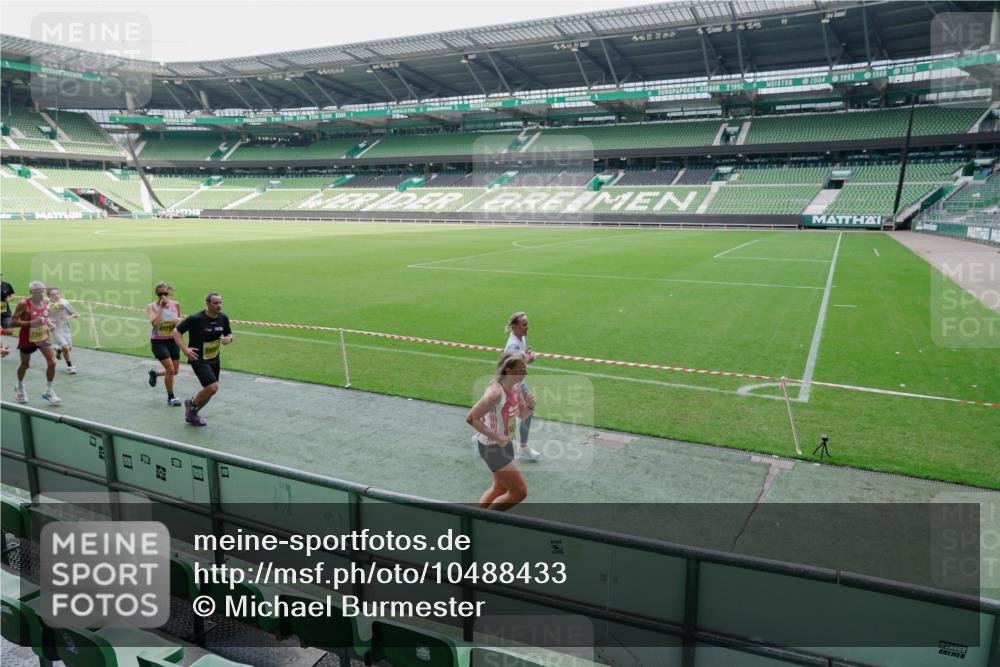 13.09.2026 - 21. swb-Marathon Bremen Michael Burmester http://msf.ph/oto/10488433 13.09.2026 10:27:03 Laufen im Stadion 10096, 10142, 10172, 10210, 10214, 10228, 10231, 10269, 10289, 10310, 10318, 10319, 10342, 10352, 10398, 10436, 10445, 10447, 10454, 10464, 10489, 10504, 10514, 10536, 10541, 10566, 10583, 10628, 10638, 10735, 10742, 10744, 10806, 10807, 10846, 10860, 10866, 10873, 10897, 10898, 10956, 10987, 10992, 11015, 11019, 11060, 11063, 11076, 11088, 11110, 11111, 11130, 11135, 11148, 11155, 11187, 11193, 11196, 11199, 11209, 11232 meine-sportfotos.de