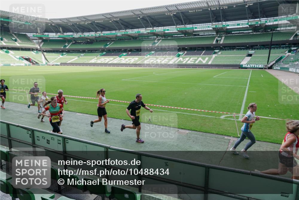 13.09.2026 - 21. swb-Marathon Bremen Michael Burmester http://msf.ph/oto/10488434 13.09.2026 10:27:04 Laufen im Stadion 10096, 10142, 10172, 10210, 10214, 10223, 10228, 10231, 10269, 10289, 10310, 10318, 10319, 10342, 10352, 10398, 10436, 10445, 10447, 10454, 10464, 10489, 10504, 10514, 10536, 10541, 10566, 10583, 10628, 10638, 10735, 10742, 10744, 10806, 10807, 10846, 10860, 10866, 10873, 10897, 10898, 10956, 10987, 10992, 11015, 11019, 11060, 11063, 11076, 11088, 11110, 11111, 11130, 11135, 11148, 11155, 11187, 11193, 11196, 11199, 11209, 11232 meine-sportfotos.de