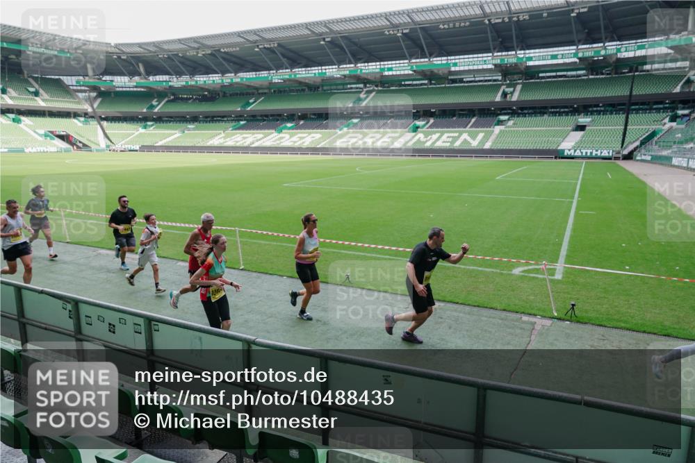 13.09.2026 - 21. swb-Marathon Bremen Michael Burmester http://msf.ph/oto/10488435 13.09.2026 10:27:04 Laufen im Stadion 10096, 10142, 10172, 10210, 10214, 10223, 10228, 10231, 10269, 10289, 10310, 10318, 10319, 10342, 10352, 10398, 10436, 10445, 10447, 10454, 10464, 10489, 10504, 10514, 10536, 10541, 10566, 10583, 10628, 10638, 10735, 10742, 10744, 10806, 10807, 10846, 10860, 10866, 10873, 10897, 10898, 10956, 10987, 10992, 11015, 11019, 11060, 11063, 11076, 11088, 11110, 11111, 11130, 11135, 11148, 11155, 11187, 11193, 11196, 11199, 11209, 11232 meine-sportfotos.de