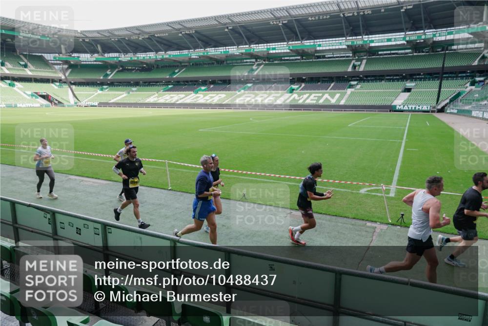 13.09.2026 - 21. swb-Marathon Bremen Michael Burmester http://msf.ph/oto/10488437 13.09.2026 10:27:07 Laufen im Stadion 10096, 10142, 10172, 10210, 10214, 10223, 10228, 10231, 10269, 10289, 10310, 10318, 10319, 10342, 10352, 10393, 10398, 10436, 10445, 10447, 10454, 10464, 10489, 10504, 10514, 10536, 10541, 10566, 10583, 10628, 10638, 10735, 10742, 10744, 10806, 10807, 10846, 10860, 10866, 10873, 10897, 10898, 10956, 10987, 10992, 11015, 11019, 11060, 11063, 11076, 11088, 11110, 11111, 11130, 11135, 11148, 11155, 11187, 11193, 11196, 11199, 11209, 11232 meine-sportfotos.de