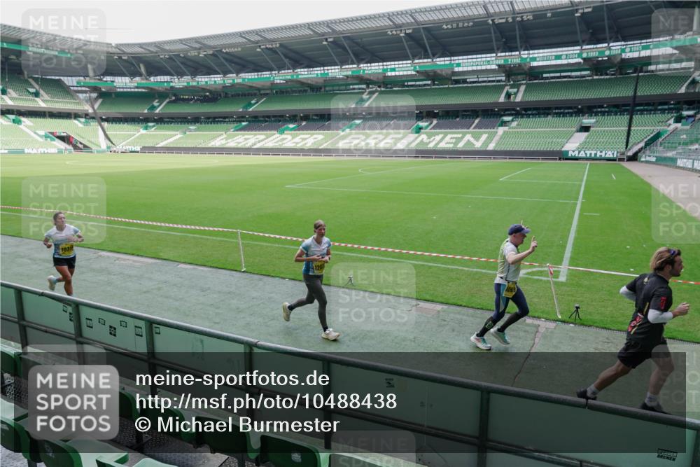 13.09.2026 - 21. swb-Marathon Bremen Michael Burmester http://msf.ph/oto/10488438 13.09.2026 10:27:09 Laufen im Stadion 10096, 10142, 10172, 10210, 10214, 10223, 10228, 10231, 10269, 10289, 10293, 10310, 10318, 10319, 10342, 10352, 10393, 10398, 10436, 10445, 10447, 10454, 10464, 10489, 10504, 10514, 10536, 10541, 10566, 10583, 10628, 10638, 10735, 10744, 10806, 10807, 10846, 10860, 10866, 10873, 10897, 10898, 10917, 10956, 10987, 10992, 11015, 11019, 11060, 11063, 11076, 11088, 11110, 11111, 11130, 11135, 11148, 11155, 11187, 11193, 11196, 11199, 11209, 11232 meine-sportfotos.de