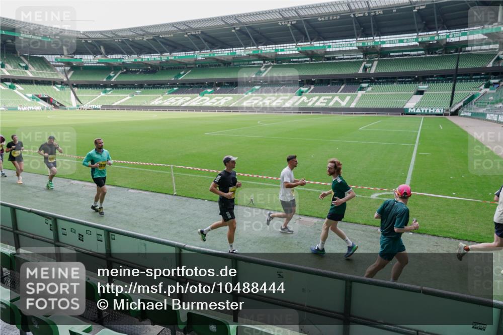 13.09.2026 - 21. swb-Marathon Bremen Michael Burmester http://msf.ph/oto/10488444 13.09.2026 10:27:17 Laufen im Stadion 10096, 10142, 10172, 10189, 10210, 10214, 10223, 10228, 10231, 10269, 10289, 10293, 10310, 10318, 10319, 10352, 10393, 10398, 10436, 10445, 10447, 10454, 10464, 10489, 10504, 10508, 10514, 10536, 10541, 10566, 10583, 10594, 10628, 10638, 10735, 10744, 10806, 10807, 10846, 10860, 10866, 10873, 10897, 10898, 10917, 10956, 10987, 10992, 11015, 11060, 11063, 11076, 11110, 11111, 11130, 11135, 11148, 11155, 11187, 11193, 11196, 11199, 11209, 11232 meine-sportfotos.de