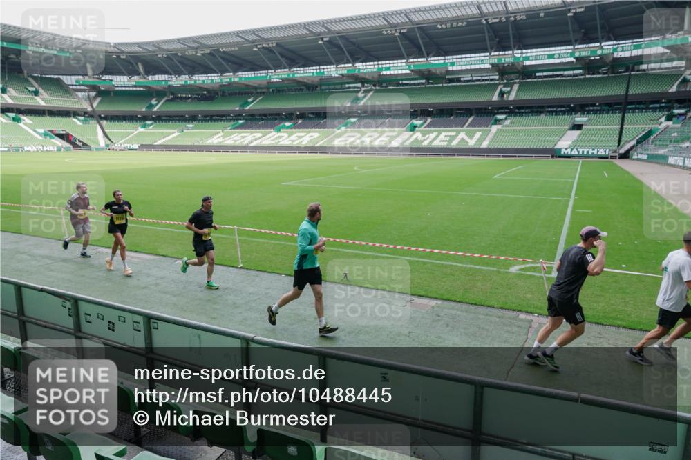 13.09.2026 - 21. swb-Marathon Bremen Michael Burmester http://msf.ph/oto/10488445 13.09.2026 10:27:18 Laufen im Stadion 10096, 10142, 10172, 10189, 10210, 10214, 10223, 10228, 10231, 10269, 10289, 10293, 10310, 10318, 10319, 10352, 10393, 10398, 10436, 10445, 10447, 10454, 10464, 10489, 10504, 10508, 10514, 10536, 10541, 10566, 10583, 10594, 10628, 10638, 10735, 10744, 10806, 10807, 10846, 10860, 10866, 10873, 10897, 10898, 10917, 10956, 10987, 10992, 11015, 11060, 11063, 11076, 11110, 11111, 11130, 11135, 11148, 11155, 11187, 11193, 11196, 11199, 11209, 11232 meine-sportfotos.de