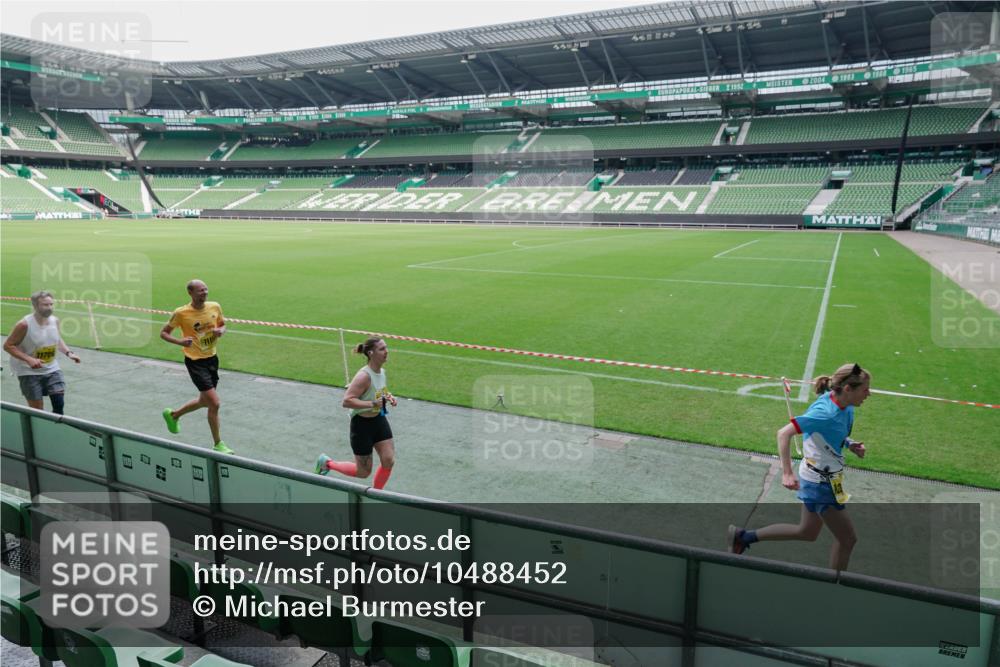 13.09.2026 - 21. swb-Marathon Bremen Michael Burmester http://msf.ph/oto/10488452 13.09.2026 10:27:25 Laufen im Stadion 10096, 10142, 10172, 10189, 10210, 10214, 10223, 10228, 10231, 10269, 10270, 10289, 10293, 10310, 10318, 10319, 10329, 10352, 10393, 10436, 10445, 10447, 10454, 10464, 10489, 10504, 10508, 10514, 10536, 10541, 10566, 10583, 10594, 10628, 10638, 10735, 10744, 10806, 10807, 10814, 10846, 10860, 10866, 10873, 10897, 10898, 10917, 10956, 10992, 11015, 11060, 11063, 11076, 11110, 11111, 11130, 11135, 11148, 11155, 11187, 11193, 11196, 11199, 11209, 11232 meine-sportfotos.de