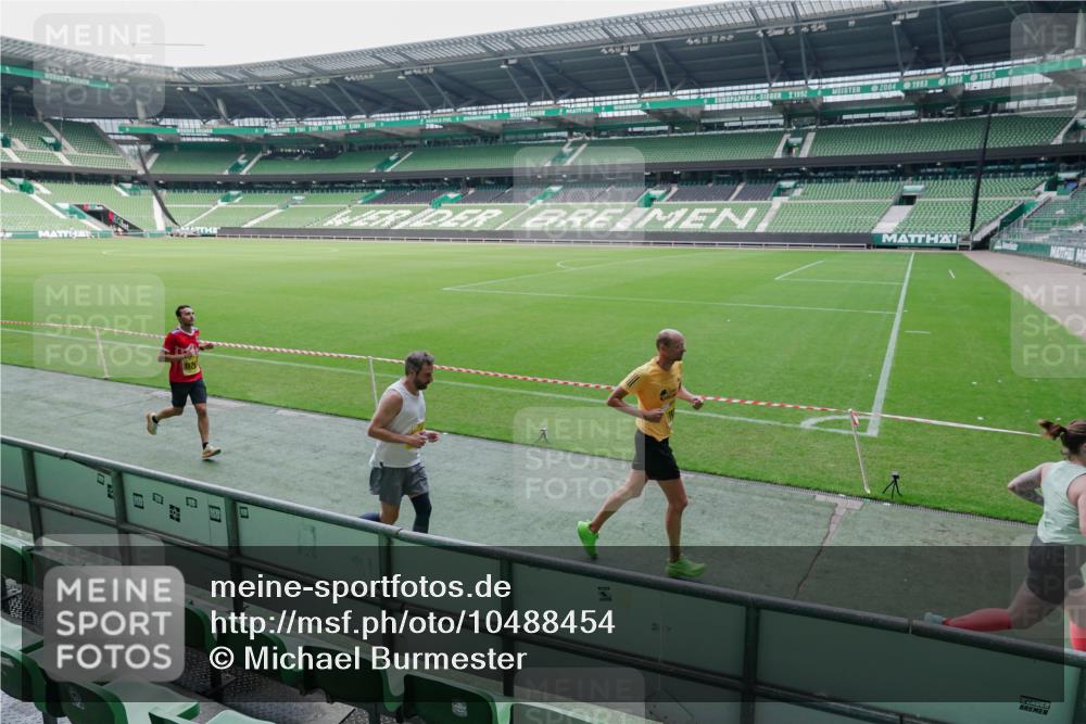 13.09.2026 - 21. swb-Marathon Bremen Michael Burmester http://msf.ph/oto/10488454 13.09.2026 10:27:27 Laufen im Stadion 10096, 10142, 10172, 10189, 10210, 10214, 10223, 10228, 10231, 10269, 10270, 10289, 10293, 10310, 10318, 10319, 10329, 10352, 10393, 10436, 10445, 10447, 10454, 10464, 10489, 10504, 10508, 10514, 10536, 10541, 10566, 10583, 10594, 10628, 10638, 10735, 10744, 10807, 10814, 10846, 10860, 10866, 10873, 10897, 10898, 10917, 10956, 10992, 11015, 11060, 11063, 11076, 11092, 11110, 11111, 11130, 11135, 11148, 11155, 11187, 11193, 11196, 11199, 11209, 11232 meine-sportfotos.de