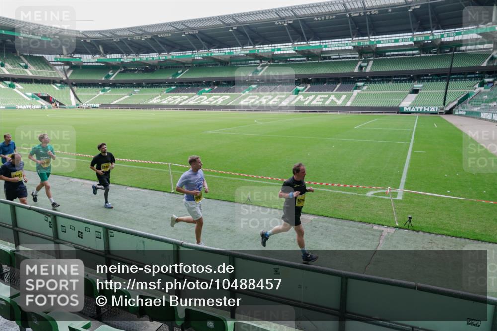 13.09.2026 - 21. swb-Marathon Bremen Michael Burmester http://msf.ph/oto/10488457 13.09.2026 10:27:31 Laufen im Stadion 10096, 10142, 10172, 10189, 10210, 10214, 10223, 10228, 10231, 10269, 10270, 10289, 10293, 10310, 10318, 10319, 10329, 10352, 10393, 10436, 10445, 10447, 10454, 10464, 10489, 10504, 10508, 10514, 10536, 10541, 10566, 10583, 10594, 10628, 10638, 10735, 10744, 10770, 10807, 10814, 10846, 10860, 10866, 10873, 10897, 10898, 10917, 10956, 10992, 11015, 11060, 11063, 11076, 11092, 11110, 11111, 11130, 11135, 11148, 11155, 11193, 11196, 11199, 11209, 11232 meine-sportfotos.de