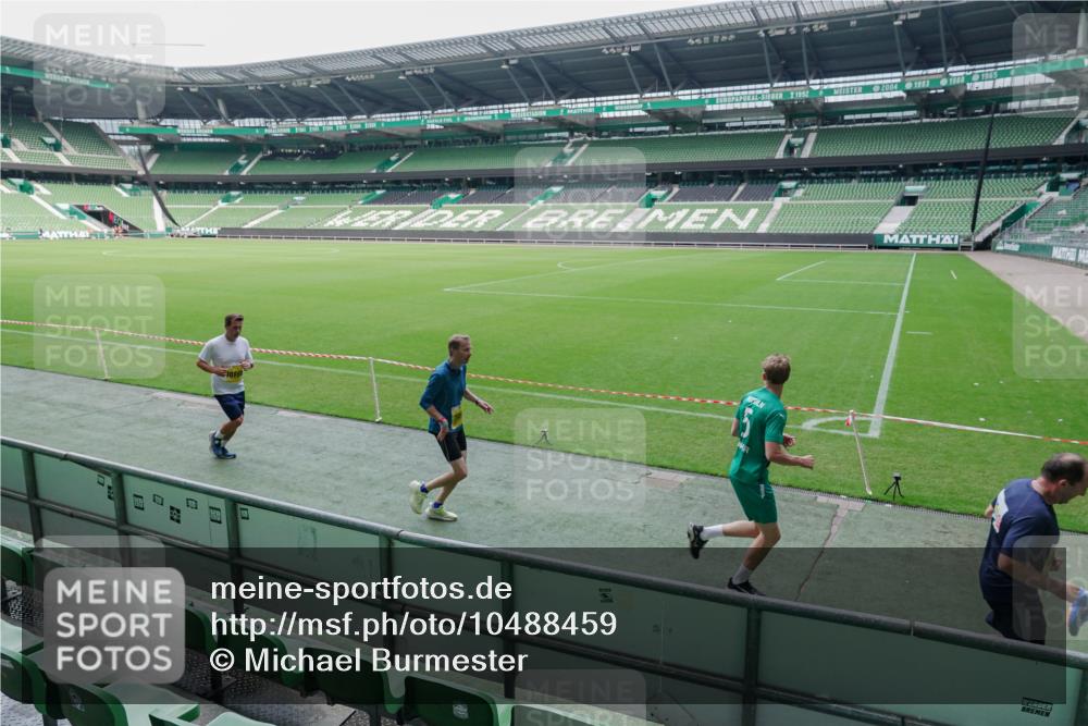 13.09.2026 - 21. swb-Marathon Bremen Michael Burmester http://msf.ph/oto/10488459 13.09.2026 10:27:34 Laufen im Stadion 10096, 10142, 10172, 10189, 10210, 10214, 10223, 10228, 10231, 10269, 10270, 10289, 10293, 10310, 10318, 10319, 10329, 10352, 10393, 10436, 10445, 10447, 10464, 10489, 10504, 10508, 10514, 10536, 10541, 10566, 10583, 10594, 10628, 10638, 10735, 10744, 10770, 10807, 10814, 10846, 10860, 10866, 10873, 10897, 10898, 10917, 10956, 10992, 11015, 11060, 11063, 11076, 11092, 11110, 11111, 11130, 11135, 11148, 11155, 11193, 11196, 11199, 11209, 11232 meine-sportfotos.de