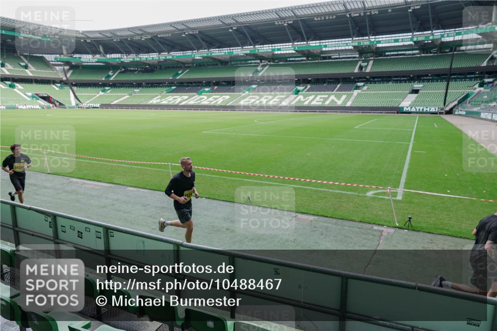 13.09.2026 - 21. swb-Marathon Bremen Michael Burmester http://msf.ph/oto/10488467 13.09.2026 10:27:46 Laufen im Stadion 10096, 10142, 10172, 10189, 10214, 10223, 10231, 10269, 10270, 10289, 10293, 10294, 10310, 10316, 10318, 10319, 10329, 10352, 10393, 10436, 10445, 10464, 10489, 10504, 10508, 10514, 10536, 10538, 10541, 10544, 10566, 10583, 10594, 10628, 10638, 10655, 10709, 10744, 10770, 10807, 10814, 10846, 10860, 10873, 10897, 10898, 10917, 10956, 10992, 10993, 11058, 11060, 11063, 11076, 11087, 11092, 11110, 11111, 11130, 11135, 11148, 11193, 11196 meine-sportfotos.de
