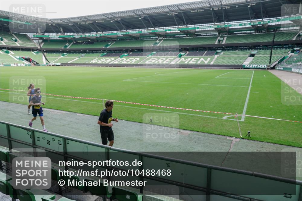 13.09.2026 - 21. swb-Marathon Bremen Michael Burmester http://msf.ph/oto/10488468 13.09.2026 10:27:48 Laufen im Stadion 10096, 10142, 10172, 10189, 10214, 10223, 10231, 10269, 10270, 10289, 10293, 10294, 10310, 10316, 10318, 10319, 10329, 10352, 10393, 10436, 10445, 10464, 10489, 10504, 10508, 10514, 10536, 10538, 10541, 10544, 10566, 10583, 10594, 10628, 10638, 10655, 10709, 10744, 10770, 10807, 10814, 10846, 10860, 10873, 10897, 10898, 10917, 10956, 10992, 10993, 11058, 11060, 11063, 11076, 11087, 11092, 11110, 11111, 11130, 11135, 11148, 11193, 11196 meine-sportfotos.de