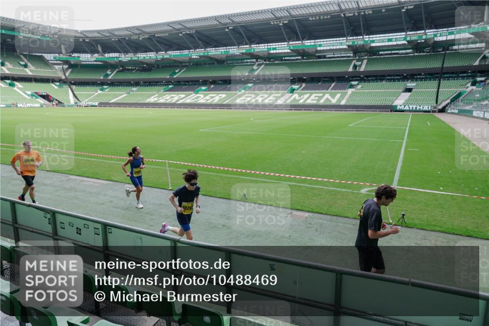 13.09.2026 - 21. swb-Marathon Bremen Michael Burmester http://msf.ph/oto/10488469 13.09.2026 10:27:49 Laufen im Stadion 10096, 10142, 10172, 10189, 10214, 10223, 10231, 10269, 10270, 10289, 10293, 10294, 10310, 10316, 10318, 10319, 10329, 10352, 10393, 10436, 10445, 10464, 10489, 10504, 10508, 10514, 10536, 10538, 10541, 10544, 10566, 10583, 10594, 10628, 10638, 10655, 10709, 10744, 10770, 10807, 10814, 10846, 10860, 10873, 10897, 10898, 10917, 10956, 10992, 10993, 11058, 11060, 11063, 11076, 11087, 11092, 11110, 11111, 11130, 11135, 11148, 11193, 11196 meine-sportfotos.de
