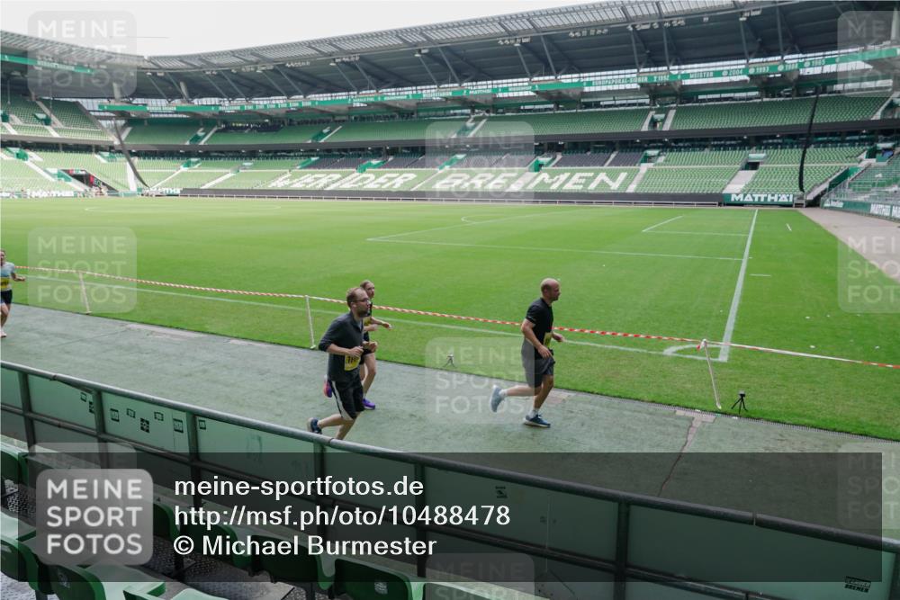 13.09.2026 - 21. swb-Marathon Bremen Michael Burmester http://msf.ph/oto/10488478 13.09.2026 10:28:08 Laufen im Stadion 10096, 10142, 10170, 10172, 10189, 10223, 10231, 10267, 10269, 10270, 10289, 10293, 10294, 10310, 10316, 10319, 10329, 10393, 10421, 10464, 10489, 10504, 10508, 10514, 10525, 10538, 10544, 10566, 10583, 10594, 10628, 10638, 10655, 10709, 10739, 10744, 10770, 10814, 10835, 10846, 10860, 10873, 10876, 10897, 10898, 10910, 10917, 10923, 10956, 10992, 10993, 11005, 11018, 11035, 11058, 11060, 11063, 11076, 11087, 11092, 11110, 11111, 11148, 11193, 11196 meine-sportfotos.de