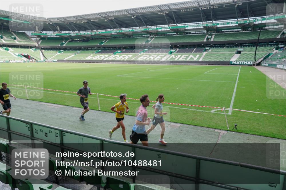 13.09.2026 - 21. swb-Marathon Bremen Michael Burmester http://msf.ph/oto/10488481 13.09.2026 10:28:12 Laufen im Stadion 10096, 10142, 10170, 10172, 10189, 10223, 10231, 10267, 10269, 10270, 10289, 10293, 10294, 10310, 10316, 10319, 10329, 10393, 10421, 10489, 10504, 10508, 10514, 10525, 10538, 10544, 10566, 10594, 10628, 10638, 10655, 10709, 10739, 10744, 10770, 10814, 10835, 10846, 10860, 10873, 10876, 10897, 10898, 10910, 10917, 10923, 10956, 10992, 10993, 11005, 11007, 11018, 11035, 11058, 11060, 11063, 11076, 11087, 11092, 11110, 11111, 11148, 11193, 11196 meine-sportfotos.de