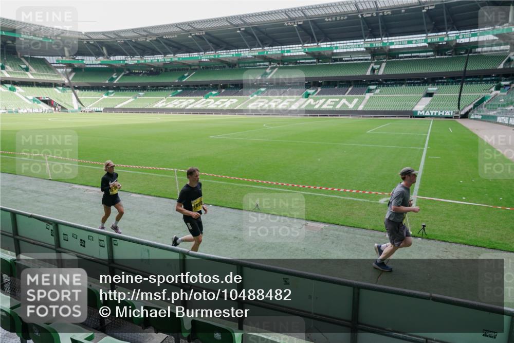 13.09.2026 - 21. swb-Marathon Bremen Michael Burmester http://msf.ph/oto/10488482 13.09.2026 10:28:13 Laufen im Stadion 10096, 10142, 10170, 10172, 10189, 10223, 10231, 10267, 10269, 10270, 10289, 10293, 10294, 10310, 10316, 10319, 10329, 10348, 10393, 10421, 10489, 10504, 10508, 10514, 10525, 10538, 10544, 10566, 10594, 10628, 10638, 10655, 10709, 10739, 10744, 10770, 10814, 10835, 10846, 10860, 10873, 10876, 10897, 10898, 10910, 10917, 10923, 10956, 10992, 10993, 11005, 11007, 11018, 11035, 11058, 11060, 11063, 11076, 11087, 11092, 11110, 11111, 11148, 11193, 11196 meine-sportfotos.de