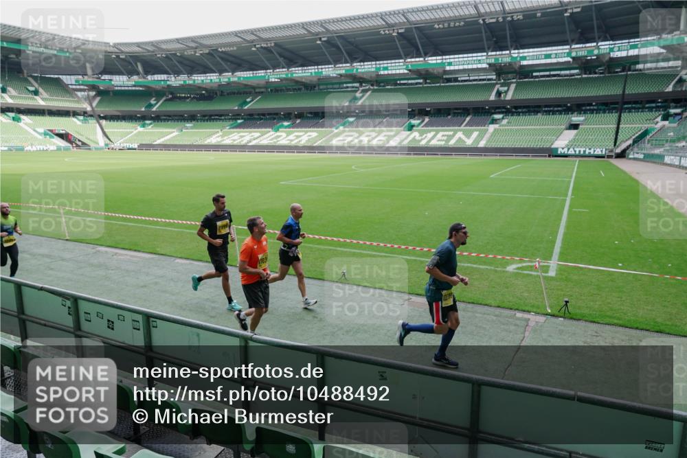 13.09.2026 - 21. swb-Marathon Bremen Michael Burmester http://msf.ph/oto/10488492 13.09.2026 10:28:31 Laufen im Stadion 10142, 10170, 10183, 10189, 10200, 10223, 10267, 10269, 10270, 10293, 10294, 10310, 10316, 10329, 10348, 10393, 10421, 10426, 10489, 10508, 10525, 10538, 10544, 10566, 10594, 10655, 10709, 10739, 10763, 10770, 10814, 10835, 10840, 10846, 10860, 10876, 10897, 10898, 10910, 10917, 10923, 10993, 11005, 11007, 11018, 11035, 11058, 11060, 11076, 11087, 11092, 11110, 11111, 11148, 11196 meine-sportfotos.de