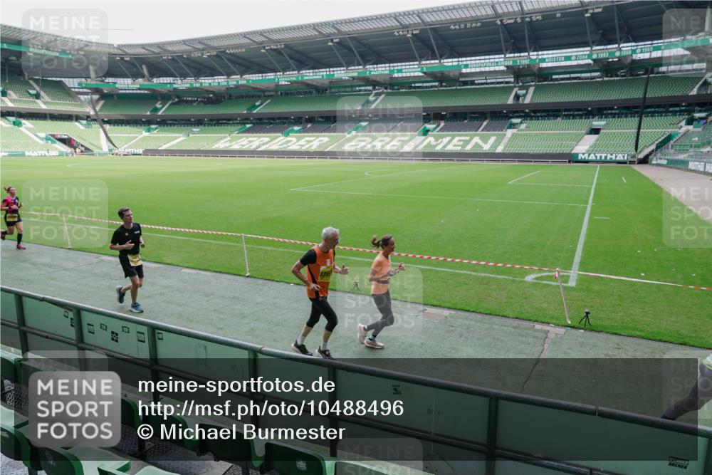 13.09.2026 - 21. swb-Marathon Bremen Michael Burmester http://msf.ph/oto/10488496 13.09.2026 10:28:35 Laufen im Stadion 10142, 10170, 10183, 10189, 10200, 10223, 10267, 10269, 10270, 10293, 10294, 10310, 10316, 10329, 10348, 10381, 10393, 10421, 10426, 10489, 10508, 10525, 10537, 10538, 10544, 10566, 10594, 10655, 10709, 10739, 10763, 10770, 10814, 10835, 10840, 10846, 10860, 10876, 10897, 10898, 10910, 10917, 10923, 10966, 10993, 11005, 11007, 11018, 11035, 11058, 11060, 11076, 11087, 11092, 11110, 11111, 11148, 11196 meine-sportfotos.de