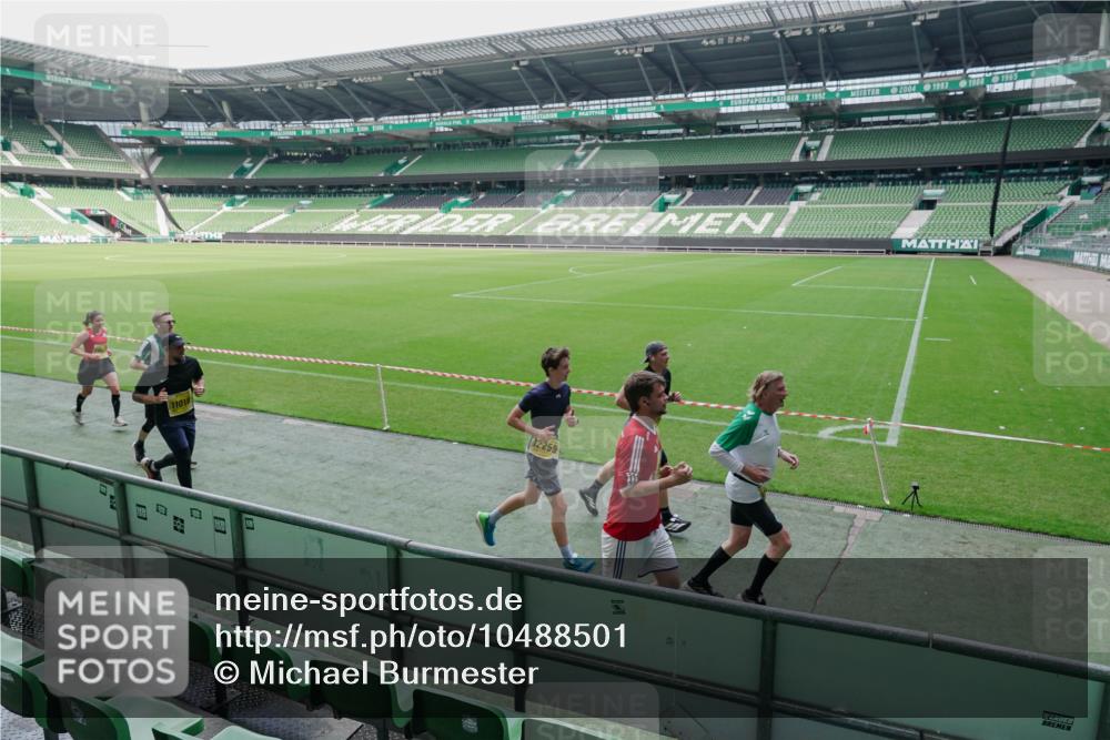 13.09.2026 - 21. swb-Marathon Bremen Michael Burmester http://msf.ph/oto/10488501 13.09.2026 10:28:40 Laufen im Stadion 10142, 10170, 10183, 10189, 10200, 10223, 10267, 10269, 10270, 10293, 10294, 10310, 10316, 10329, 10348, 10381, 10393, 10421, 10426, 10508, 10525, 10537, 10538, 10544, 10566, 10594, 10655, 10709, 10739, 10763, 10770, 10814, 10835, 10840, 10846, 10860, 10876, 10897, 10898, 10910, 10917, 10923, 10966, 10993, 11005, 11007, 11018, 11035, 11058, 11076, 11087, 11092, 11109, 11111, 11148, 11196 meine-sportfotos.de
