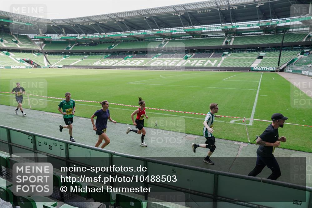 13.09.2026 - 21. swb-Marathon Bremen Michael Burmester http://msf.ph/oto/10488503 13.09.2026 10:28:42 Laufen im Stadion 10142, 10170, 10183, 10189, 10200, 10223, 10267, 10269, 10270, 10293, 10294, 10310, 10316, 10329, 10348, 10381, 10393, 10421, 10426, 10508, 10525, 10537, 10538, 10544, 10566, 10594, 10655, 10709, 10739, 10763, 10770, 10814, 10835, 10840, 10846, 10860, 10876, 10897, 10898, 10910, 10917, 10923, 10966, 10993, 11005, 11007, 11018, 11035, 11058, 11076, 11087, 11092, 11109, 11111, 11148 meine-sportfotos.de