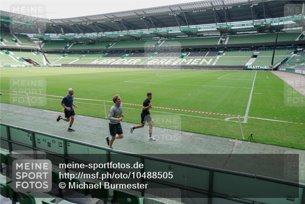 13.09.2026 - 21. swb-Marathon Bremen Michael Burmester http://msf.ph/oto/10488505 13.09.2026 10:28:45 Laufen im Stadion 10142, 10170, 10183, 10189, 10200, 10223, 10267, 10269, 10270, 10293, 10294, 10316, 10329, 10334, 10348, 10381, 10393, 10421, 10426, 10508, 10525, 10537, 10538, 10544, 10566, 10594, 10655, 10709, 10739, 10763, 10770, 10814, 10835, 10840, 10846, 10860, 10876, 10898, 10910, 10917, 10923, 10966, 10993, 11005, 11007, 11018, 11035, 11058, 11076, 11087, 11092, 11109, 11111, 11148 meine-sportfotos.de