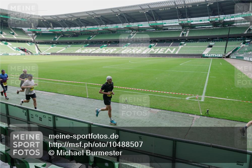 13.09.2026 - 21. swb-Marathon Bremen Michael Burmester http://msf.ph/oto/10488507 13.09.2026 10:28:47 Laufen im Stadion 10142, 10162, 10170, 10183, 10189, 10200, 10223, 10267, 10270, 10293, 10294, 10316, 10329, 10334, 10348, 10381, 10393, 10421, 10426, 10508, 10525, 10537, 10538, 10544, 10594, 10655, 10709, 10739, 10763, 10770, 10814, 10835, 10840, 10846, 10860, 10876, 10910, 10917, 10923, 10966, 10993, 11005, 11007, 11018, 11035, 11058, 11076, 11087, 11092, 11109, 11111, 11148 meine-sportfotos.de