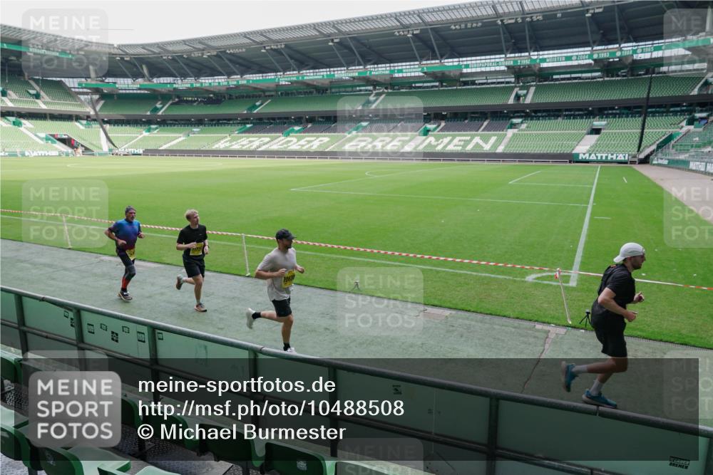 13.09.2026 - 21. swb-Marathon Bremen Michael Burmester http://msf.ph/oto/10488508 13.09.2026 10:28:48 Laufen im Stadion 10142, 10162, 10170, 10183, 10189, 10200, 10223, 10253, 10267, 10270, 10293, 10294, 10316, 10329, 10334, 10348, 10381, 10393, 10421, 10426, 10508, 10525, 10537, 10538, 10544, 10594, 10655, 10709, 10739, 10763, 10770, 10814, 10825, 10835, 10840, 10846, 10860, 10876, 10910, 10917, 10923, 10966, 10993, 11005, 11007, 11018, 11035, 11058, 11076, 11087, 11092, 11109, 11111, 11148 meine-sportfotos.de