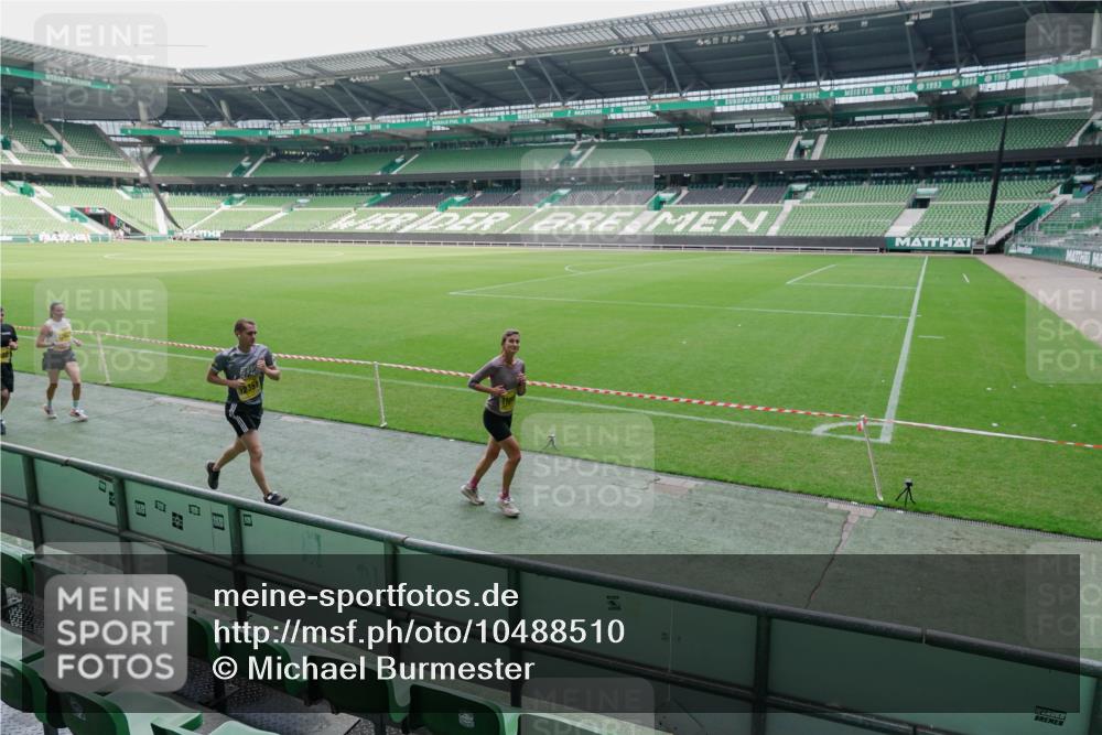 13.09.2026 - 21. swb-Marathon Bremen Michael Burmester http://msf.ph/oto/10488510 13.09.2026 10:28:52 Laufen im Stadion 10162, 10170, 10183, 10189, 10200, 10218, 10223, 10253, 10267, 10270, 10293, 10294, 10316, 10329, 10334, 10348, 10381, 10393, 10421, 10426, 10508, 10525, 10537, 10538, 10544, 10594, 10655, 10709, 10739, 10763, 10770, 10814, 10825, 10835, 10840, 10846, 10860, 10876, 10910, 10917, 10923, 10966, 10993, 11005, 11007, 11018, 11035, 11058, 11076, 11087, 11092, 11109, 11111 meine-sportfotos.de