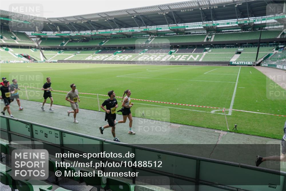13.09.2026 - 21. swb-Marathon Bremen Michael Burmester http://msf.ph/oto/10488512 13.09.2026 10:28:54 Laufen im Stadion 10162, 10170, 10183, 10189, 10200, 10218, 10223, 10253, 10267, 10270, 10293, 10294, 10316, 10329, 10334, 10348, 10381, 10393, 10421, 10426, 10508, 10525, 10537, 10538, 10544, 10594, 10655, 10709, 10739, 10763, 10770, 10814, 10825, 10835, 10840, 10846, 10860, 10876, 10910, 10917, 10923, 10966, 10993, 11005, 11007, 11018, 11035, 11058, 11076, 11087, 11092, 11109, 11111 meine-sportfotos.de