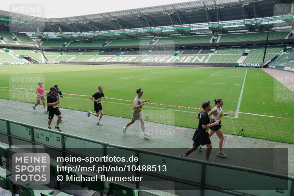 13.09.2026 - 21. swb-Marathon Bremen Michael Burmester http://msf.ph/oto/10488513 13.09.2026 10:28:55 Laufen im Stadion 10162, 10170, 10183, 10189, 10200, 10218, 10223, 10253, 10267, 10270, 10293, 10294, 10316, 10329, 10334, 10348, 10381, 10393, 10421, 10426, 10508, 10525, 10537, 10538, 10544, 10594, 10655, 10709, 10739, 10763, 10770, 10814, 10825, 10835, 10840, 10846, 10860, 10876, 10910, 10917, 10923, 10966, 10993, 11005, 11007, 11018, 11035, 11058, 11076, 11087, 11092, 11109, 11111 meine-sportfotos.de