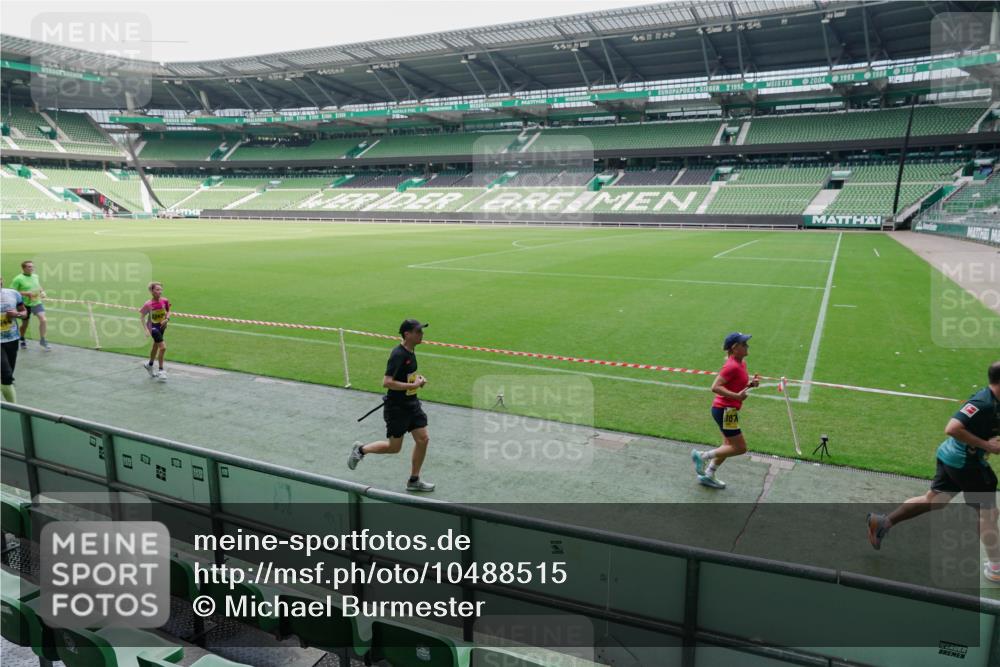 13.09.2026 - 21. swb-Marathon Bremen Michael Burmester http://msf.ph/oto/10488515 13.09.2026 10:28:58 Laufen im Stadion 10162, 10170, 10183, 10189, 10200, 10218, 10223, 10253, 10267, 10270, 10293, 10294, 10316, 10329, 10334, 10348, 10381, 10393, 10421, 10426, 10508, 10525, 10537, 10538, 10544, 10594, 10655, 10709, 10739, 10763, 10770, 10814, 10825, 10835, 10840, 10846, 10860, 10876, 10910, 10917, 10923, 10966, 10993, 11005, 11007, 11018, 11035, 11058, 11076, 11087, 11092, 11109, 11111 meine-sportfotos.de